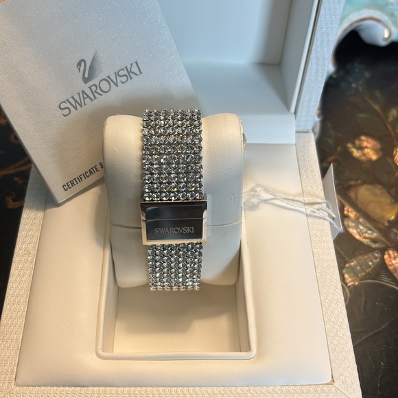 NEW Authentic Swiss Made Swarovski All Around Crystal Watch. Classic Time piece. - Picture 9 of 15